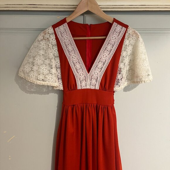 Vintage hand-made lace dress - Picture 2 of 5